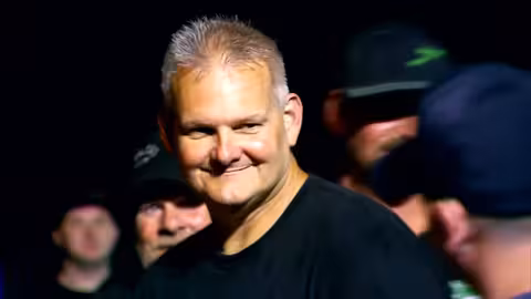 سباق خارج القانون: احتدام المنافسة