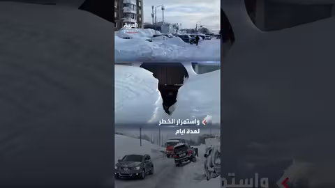 عاصفة ثلجية تطمر سيارات في كامتشاتكا