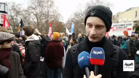 إقالة مساعدي زيلينسكي وسط تحقيقات فساد ومحادثات سلام معقدة