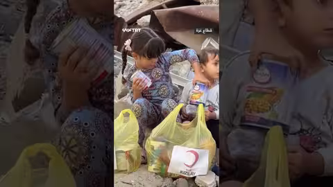 الهلال الأحمر التركي يقدم مساعدات غذائية لأهالي غزة