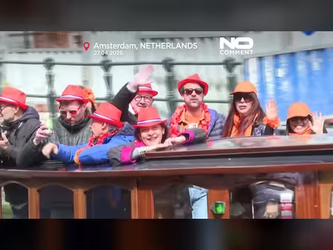 آلاف يحتفلون بعيد ميلاد الملك في أمستردام