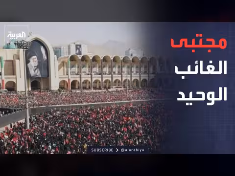 ثلاثة أبناء خامنئي يشيعون جثمانه