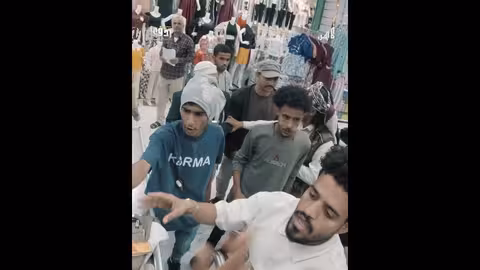 شاب يتبرأ من والده بسبب خلاف على المال