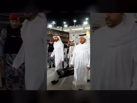 استبدال كسوة الكعبة المشرفة مع بداية العام الهجري الجديد