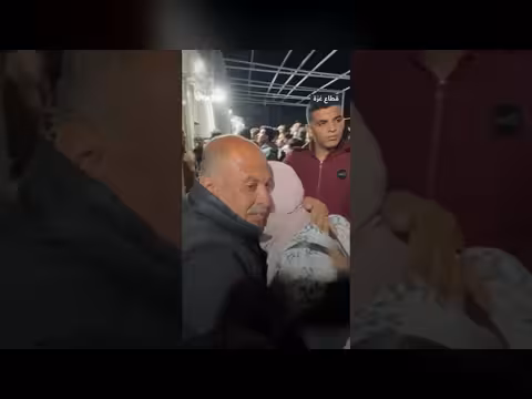 مشاهد مؤثرة من عودة فلسطينيين إلى غزة