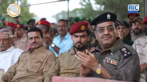 الرئيس الزُبيدي يشهد عرضًا عسكريًا للقوات الجنوبية في ذكرى الاستقلال