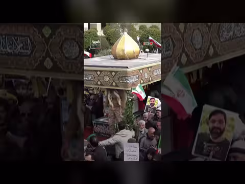 تشييع جنازة المتحدث باسم الحرس الثوري الإيراني بعد مقتله بغارات