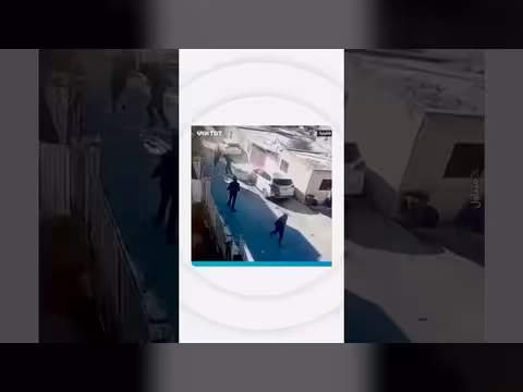 مستوطنون يحرقون مركبتين لفلسطينيين