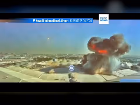 فيديو يوثق اصطدام طائرة مسيرة بصالة مطار الكويت