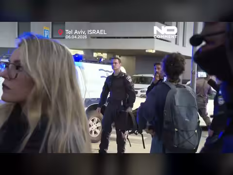 محتجون ضد الحرب يتظاهرون أمام السفارة الأمريكية في تل أبيب