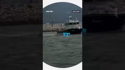 مقتل شخصين إثر انحراف طائرة شحن في مطار هونغ كونغ