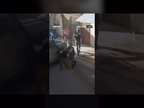 الاحتلال يعتقل طفلاً من داخل منزله