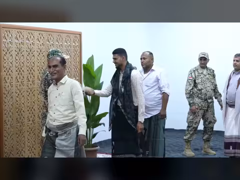 نائب رئيس مجلس القيادة يستقبل المهنئين بعيد الفطر في المخا