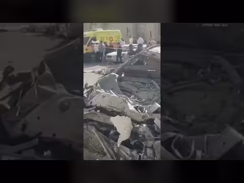 صاروخ حزب الله يدمر سيارات في صفد شمال إسرائيل