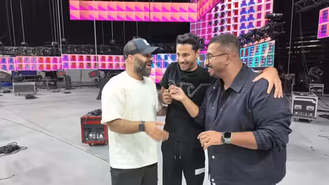 كواليس تحضيرات نهائي كرة القدم: تجهيزات المسرح والإضاءة