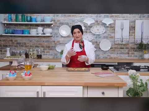 مطبخ منال العالم: بقلاوة، كروكان البندق، وكريم كراميل بالفستق