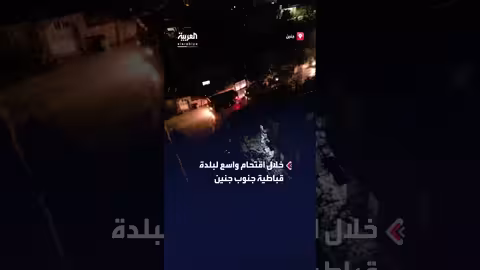 جنود إسرائيليون يخلعون باب منزل في قباطية