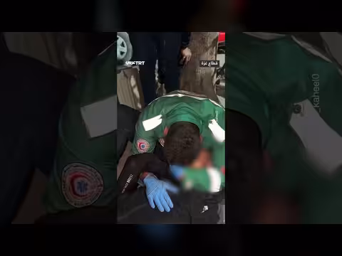 مسعف يفجع باستشهاد قريب في غزة