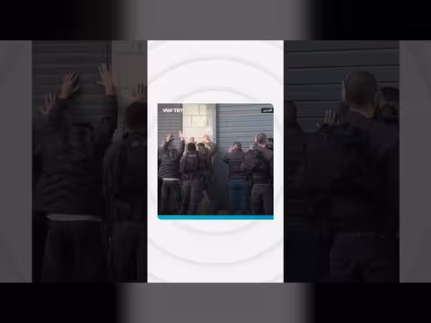 شرطة الاحتلال تعتدي على المصلين في محيط المسجد الأقصى