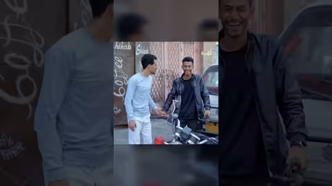 الفضول خلاه ينزل من الموتور بنص الخط #اضحك_من_قلبك #كوميدي #اليمن #المهرية #حكاية_رمضان