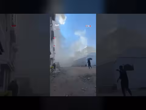 الجيش الإسرائيلي يقصف مصنع بلاستيك في غزة