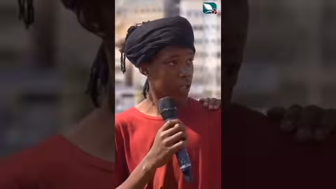 لما تكون منسجم في موضوع، وفجأة يطلع لك واحد يعرض  #طائر_السعيدة7