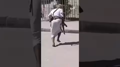 إطلاق نار وتفجير بوابة السلطة المحلية بشبوة من قبل مسلحين ملثمين