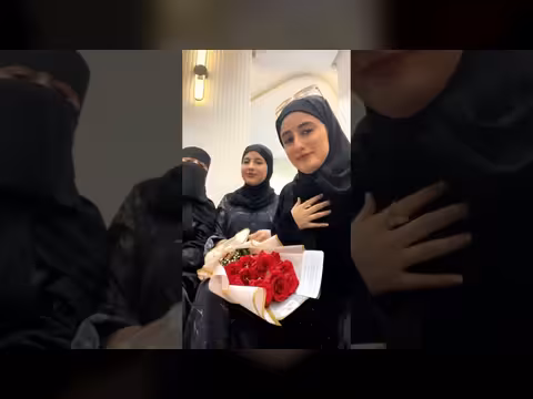 ماريا قحطان مع جميلات عدن