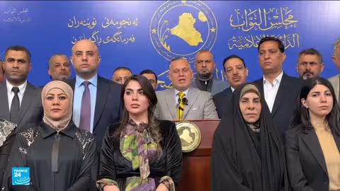 عائلات سورية تنتظر الإفراج عن أبنائها من سجن الأقطان