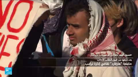 طفلان في غزة يتقاسمان وجبة أرز من تكية خيرية