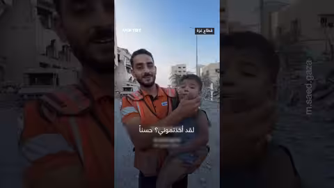 طفل فلسطيني بخير بعد انتشاله من تحت الأنقاض في غزة