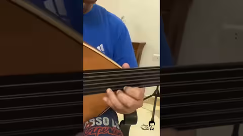 أحمد فتحي يعزف مقطوعة يا نديمي على العود