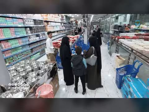 شجار في مطعم: سيدة توبخ موظفًا بسبب سقوط صحن!