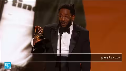 باد باني يفوز بجائزة غرامي ويهاجم سياسة ترامب