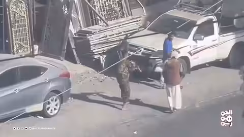 امرأة مسنة تكسر يدها في اعتداء حوثي على منزلها في إب