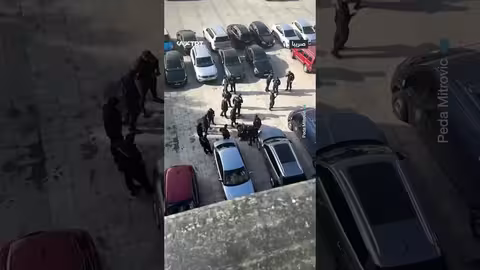 صربيا: اعتقال مطلق نار أمام البرلمان وإصابة شخص