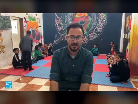 أطفال غزة يرقصون بين الأنقاض في مخيم النصيرات