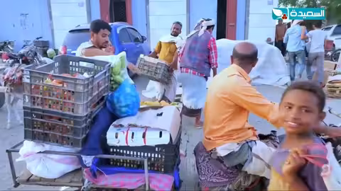 ابتكار يمني: تحويل دراجة إلى عربة نقل في الحديدة