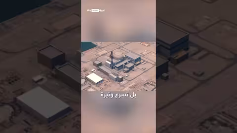 فلسطيني يوثق الدمار في غزة مخاطراً بحياته.