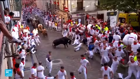 الركض أمام الثيران في إسبانيا: تقليد يعود للقرن السادس عشر