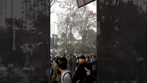 احتجاجات في جاوا الغربية وإحراق مبنى DPRD