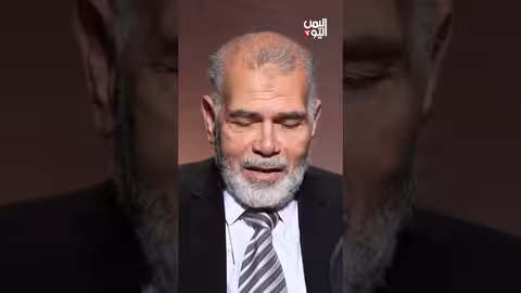 مدرس ومذيع مصري عاش في اليمن كتب قصيدة حب وشوق لليمن وهو في طريقه إلى قناة اليمن اليوم