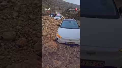 سيول جارفة وإغلاق طرقات في الضفة الغربية بسبب الأمطار الغزيرة