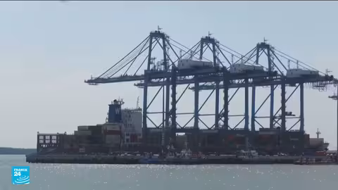 ترامب يفرض رسومًا جمركية جديدة... وتداعيات عالمية