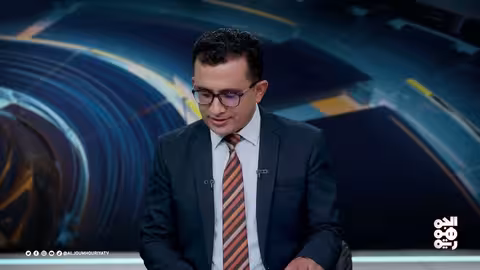 مشاهد مؤثرة للطفلة زينة قريقع تلامس قبر والدها الصحفي محمد قريقع