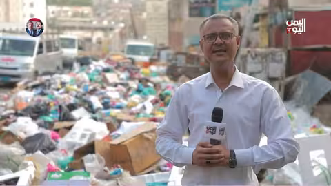 إضراب عمال النظافة في تعز يتسبب بأزمة صحية وبيئية