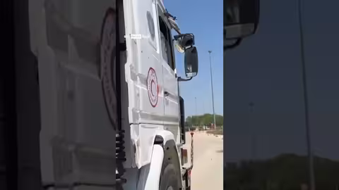 مساعدات إماراتية ومصرية وأردنية تصل قطاع غزة