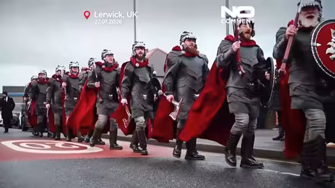 احتفال الفايكنغ الاسكتلنديين بمهرجان تقليدي