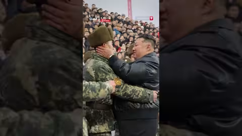 زعيم كوريا الشمالية يمنح وساماً رفيعاً لرابطة الشباب