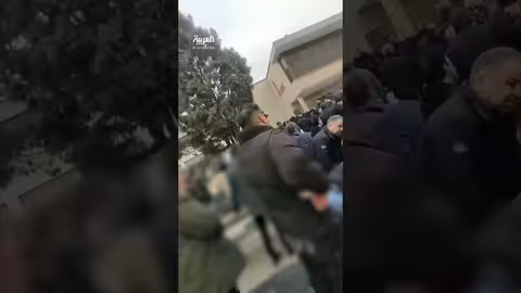 ترمب يدعم المتظاهرين في إيران ويعلن حصيلة قتلى